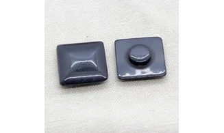 6 boutons / 23MM / Carré noir