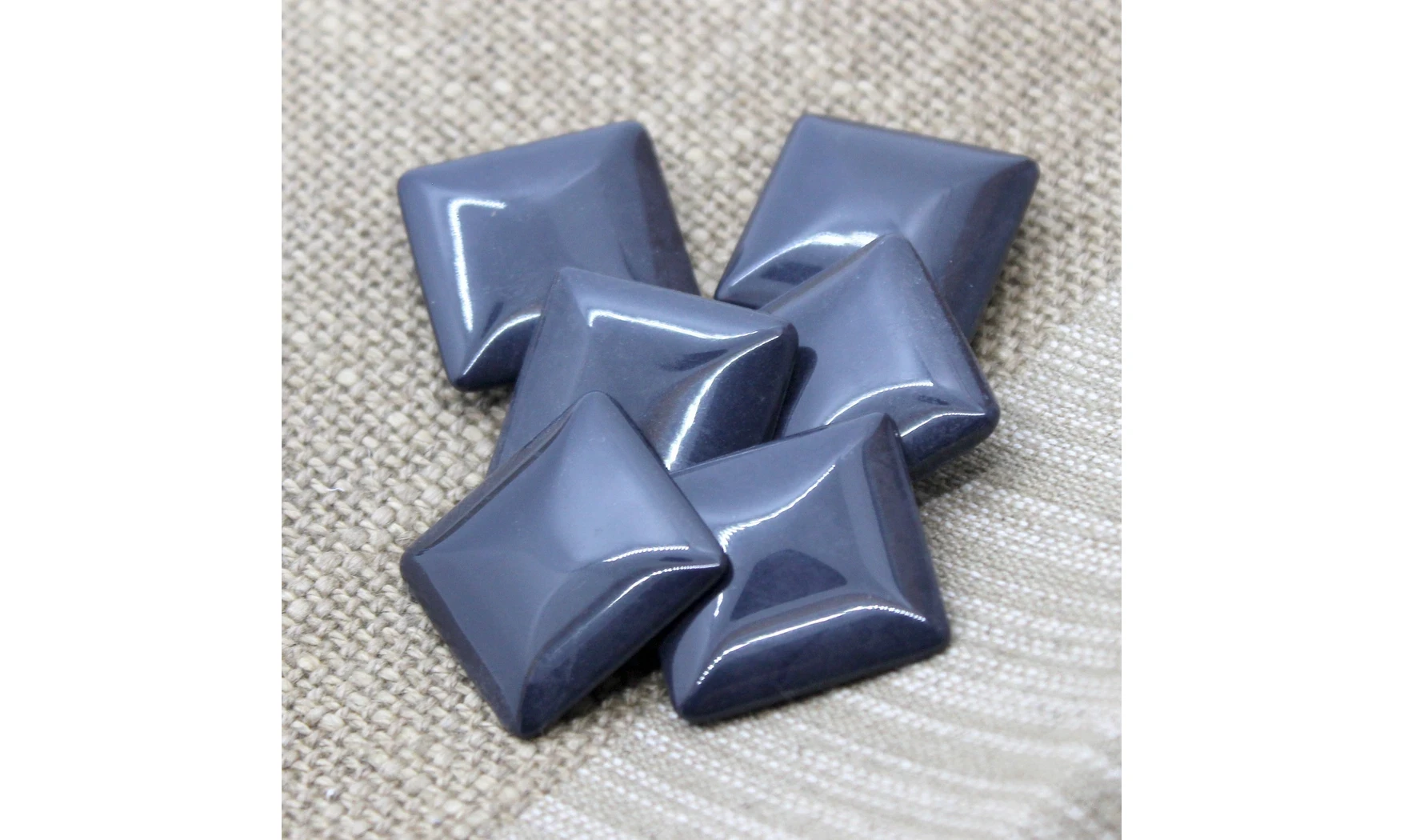 6 boutons / 23MM / Carré noir