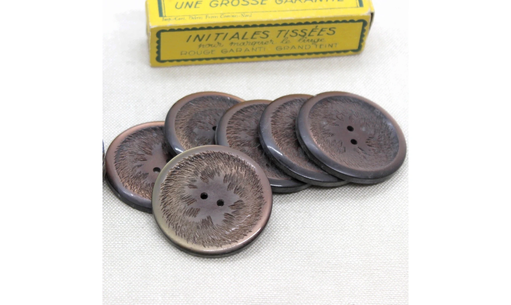 6 boutons / 40MM / Brun