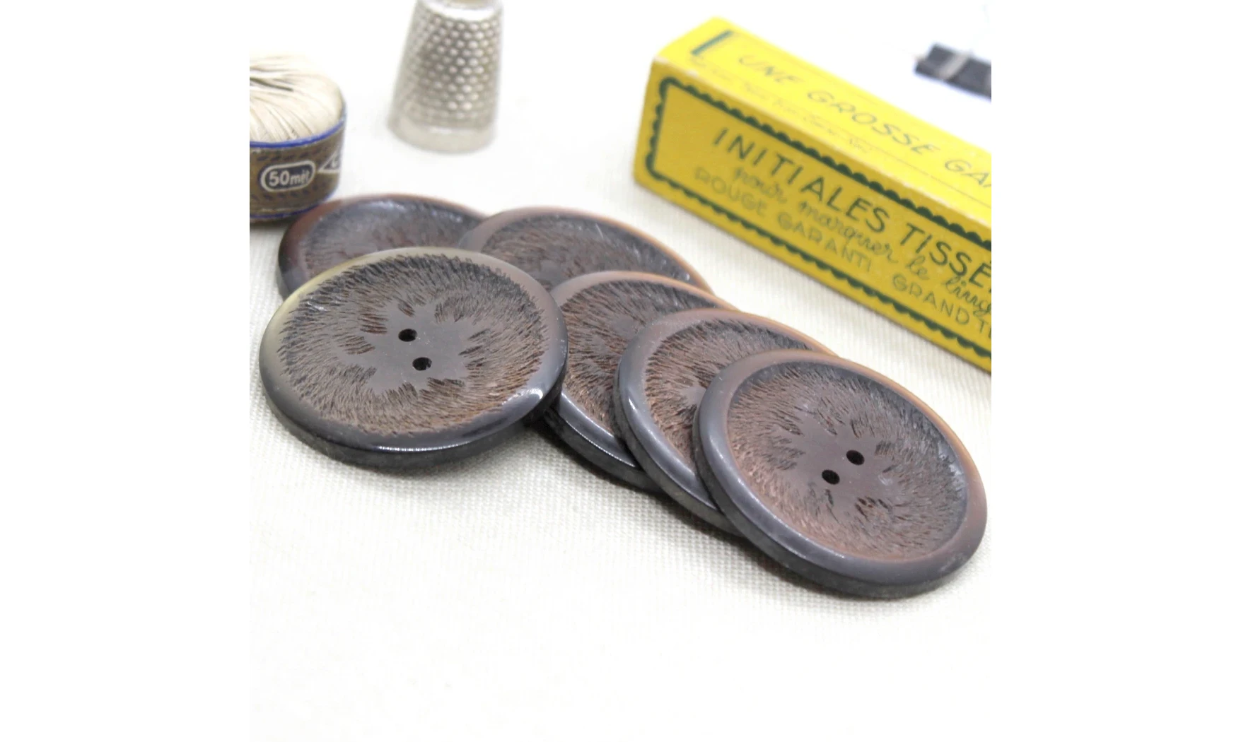 6 boutons / 40MM / Brun