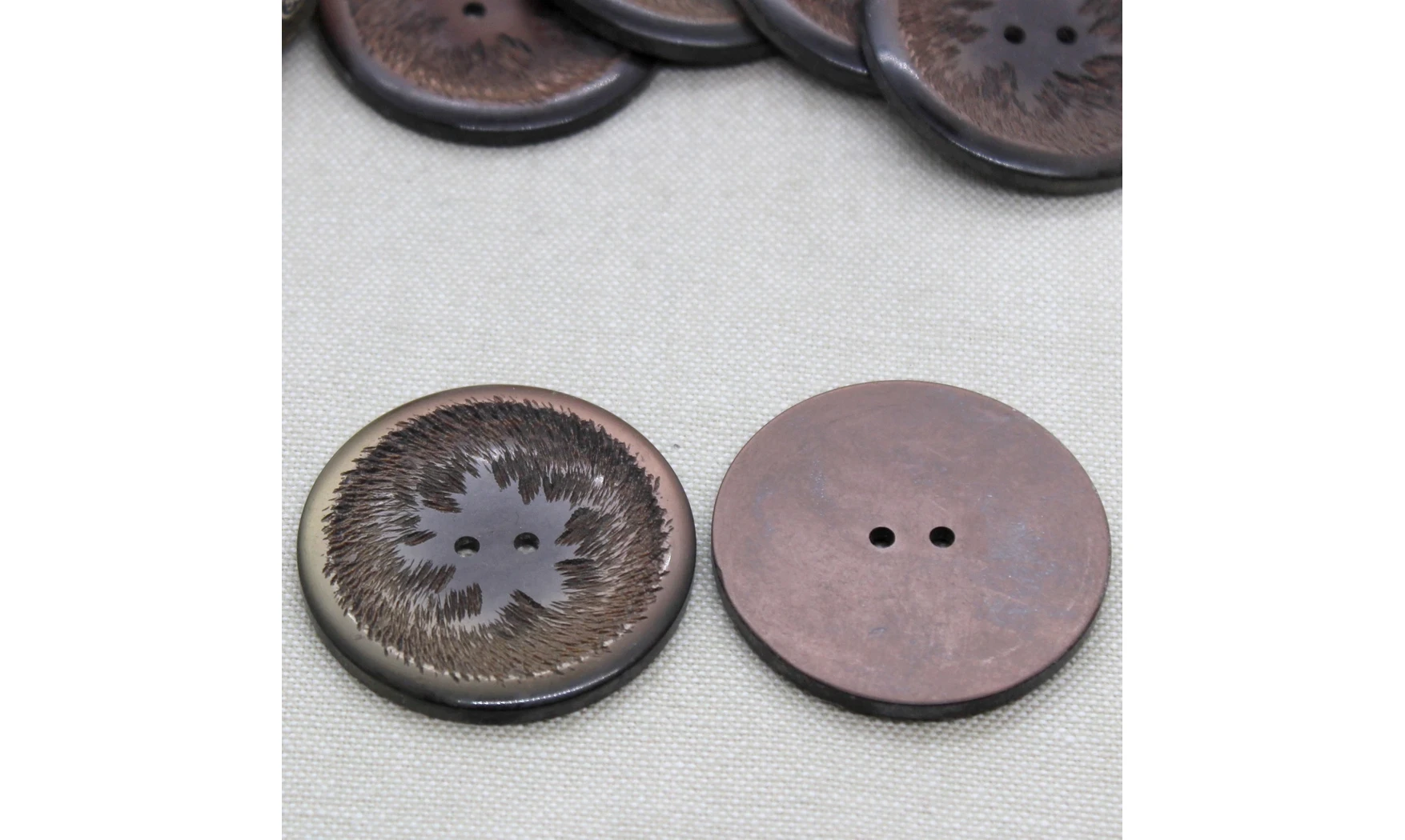 6 boutons / 40MM / Brun