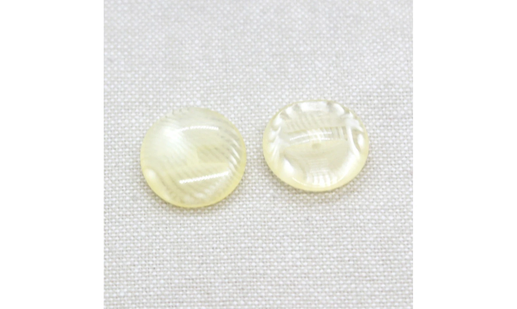 6 boutons / 18MM / Translucide zébré blc