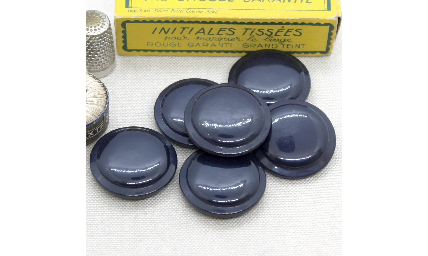 Vintage Button 733B