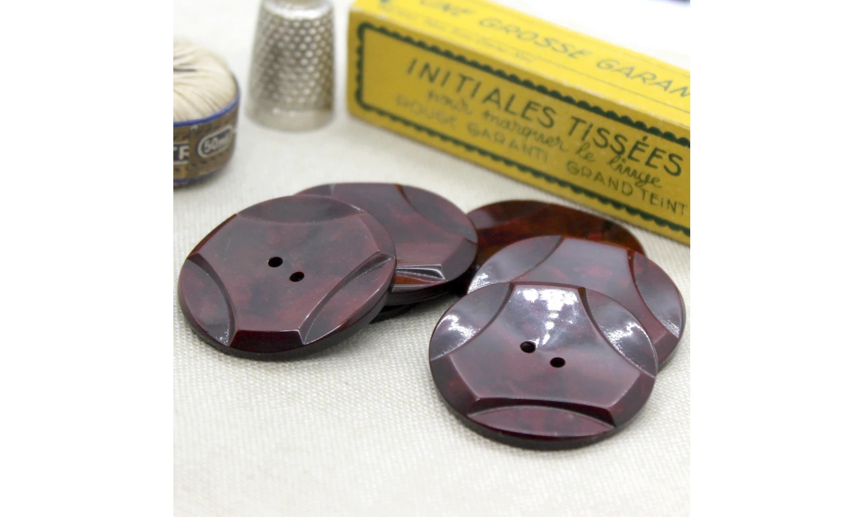 6 boutons / 34MM / Bordeaux