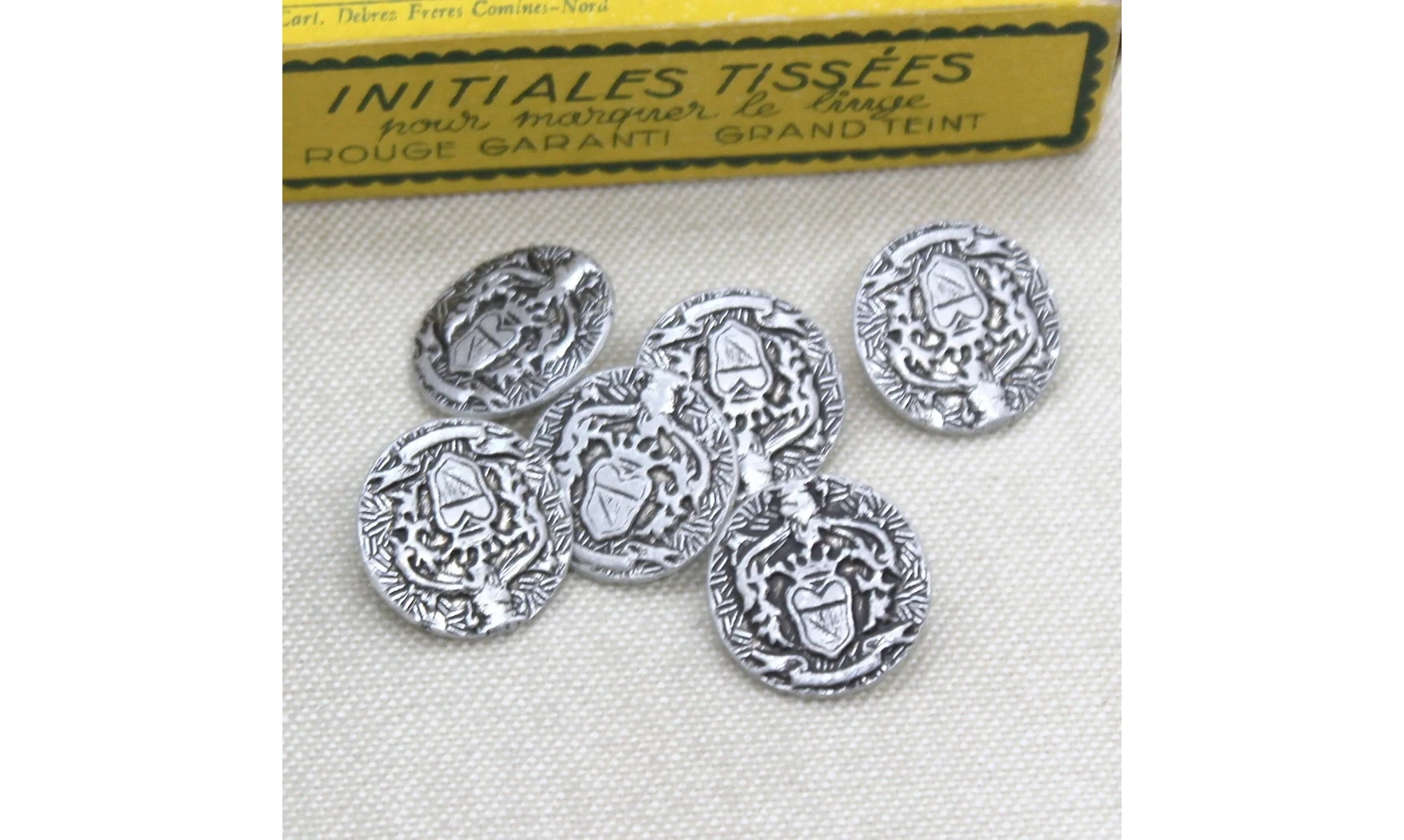 6 boutons / 18MM / Métal argent Blason