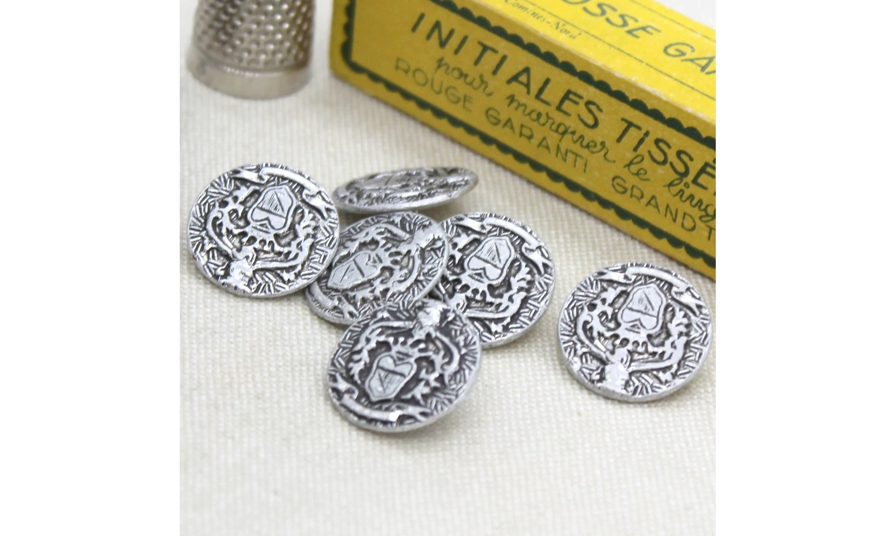 6 boutons / 18MM / Métal argent Blason