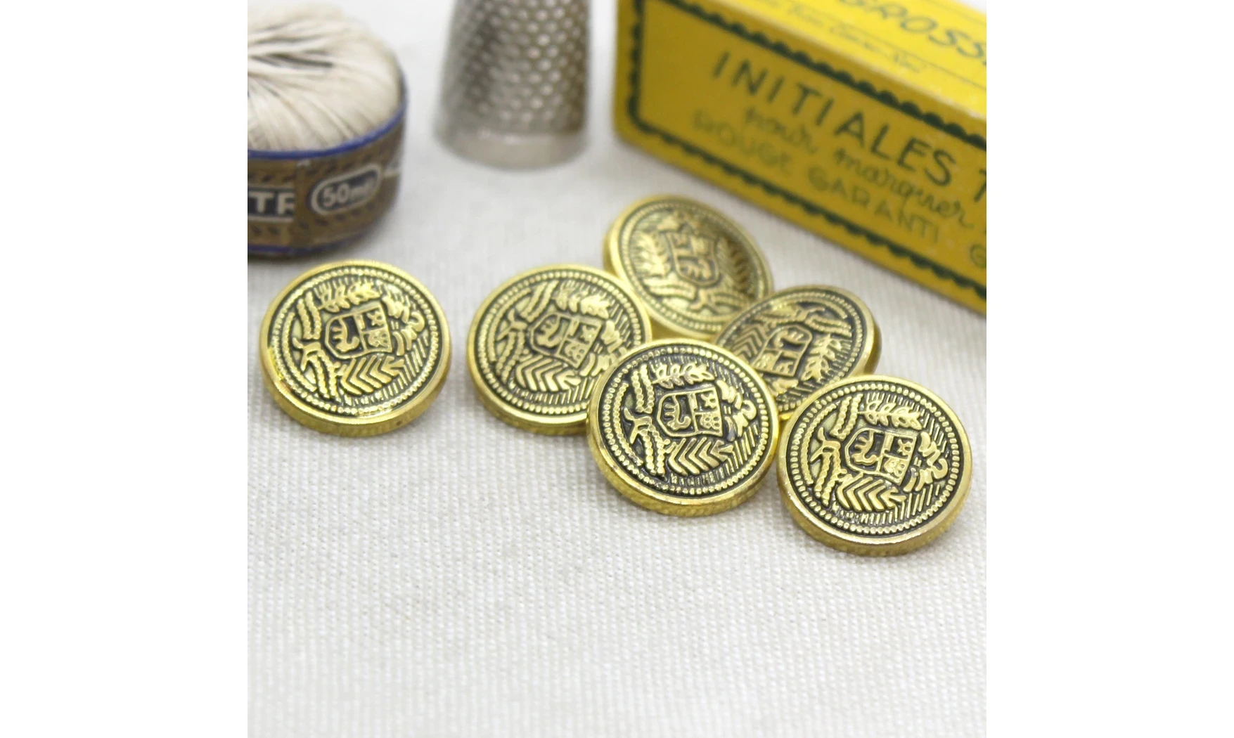 6 boutons / 18MM / Blason doré