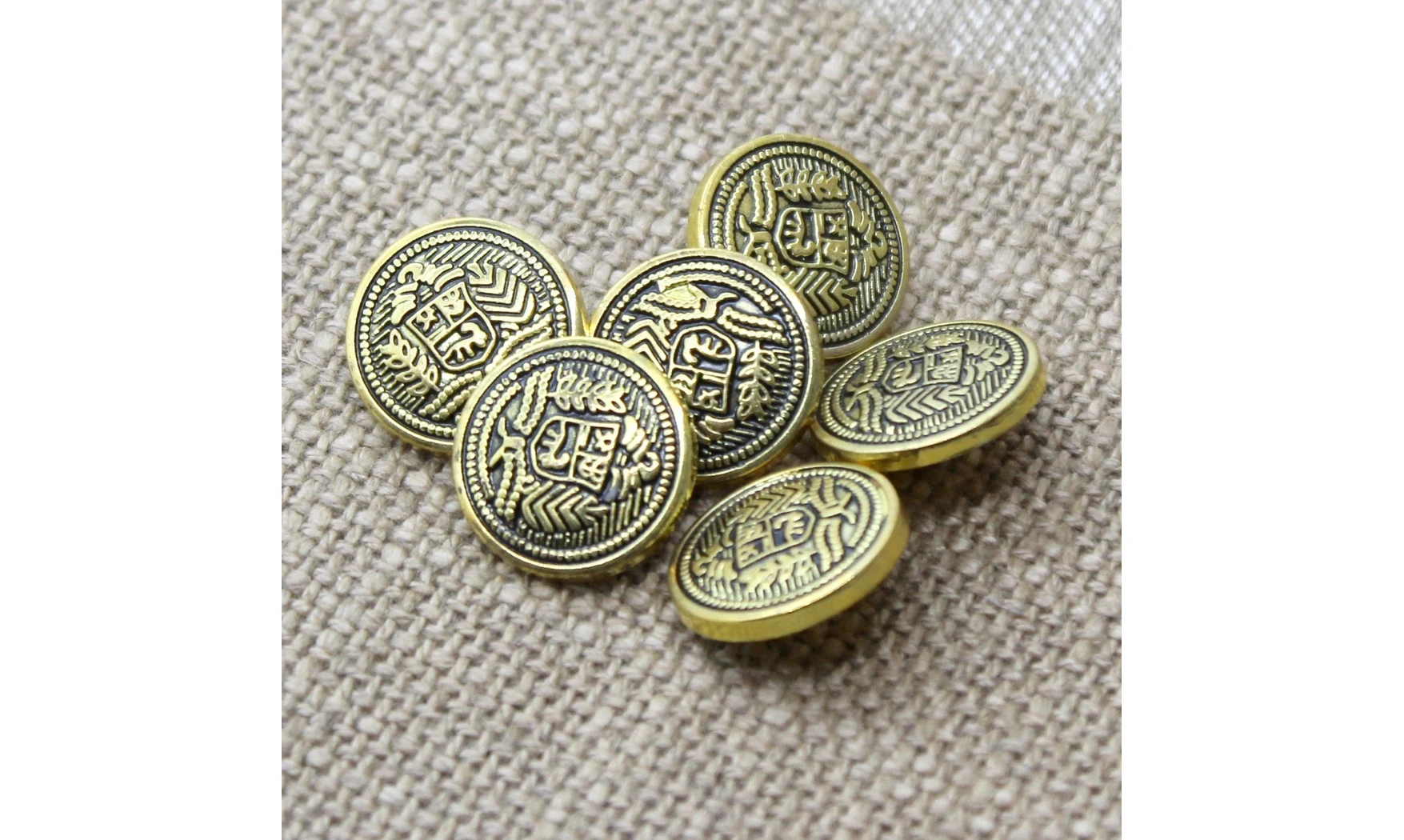 6 boutons / 18MM / Blason doré