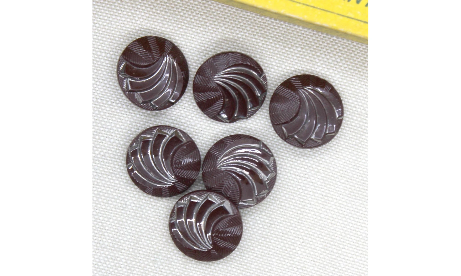6 boutons / 18MM / Verre marron
