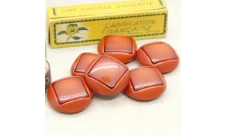 6 boutons / 26MM / Rouge orangé