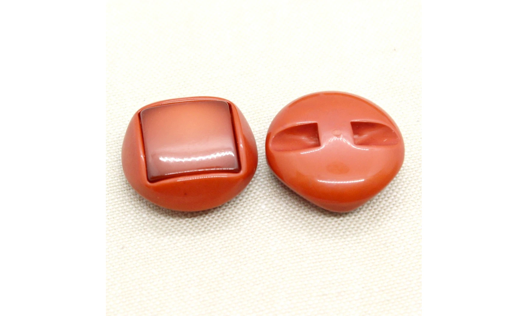 6 boutons / 26MM / Rouge orangé