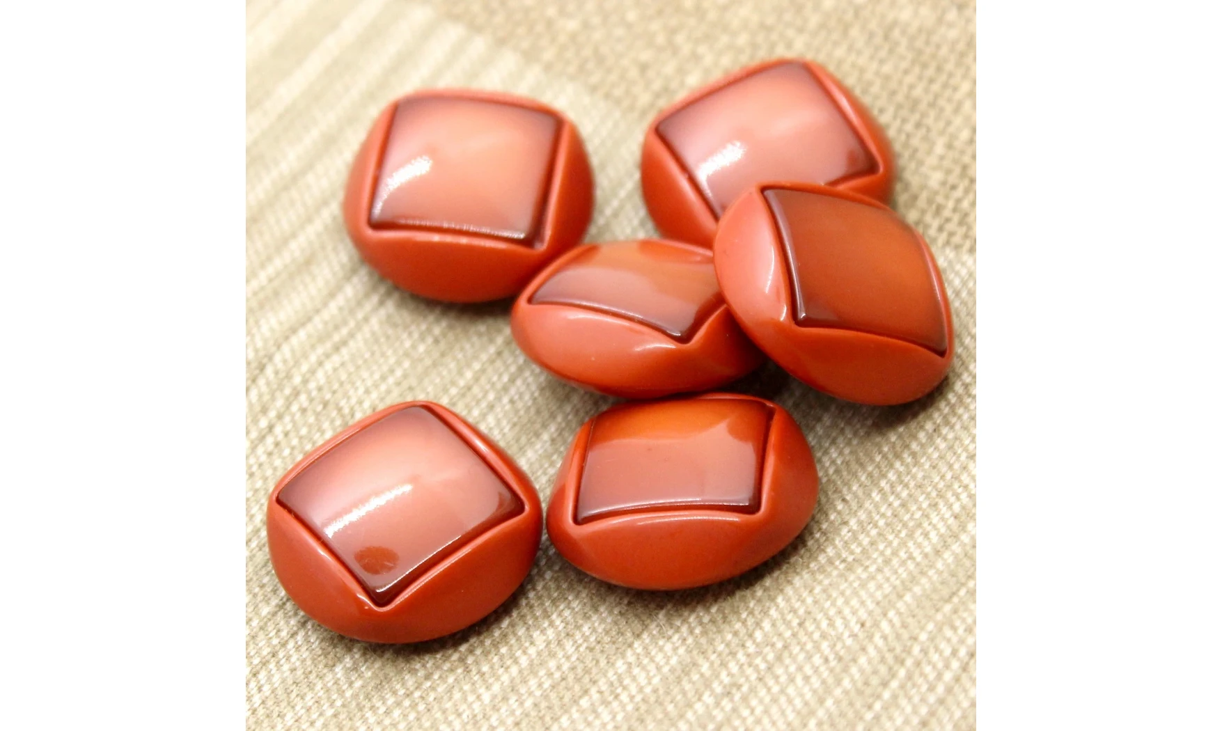 6 boutons / 26MM / Rouge orangé