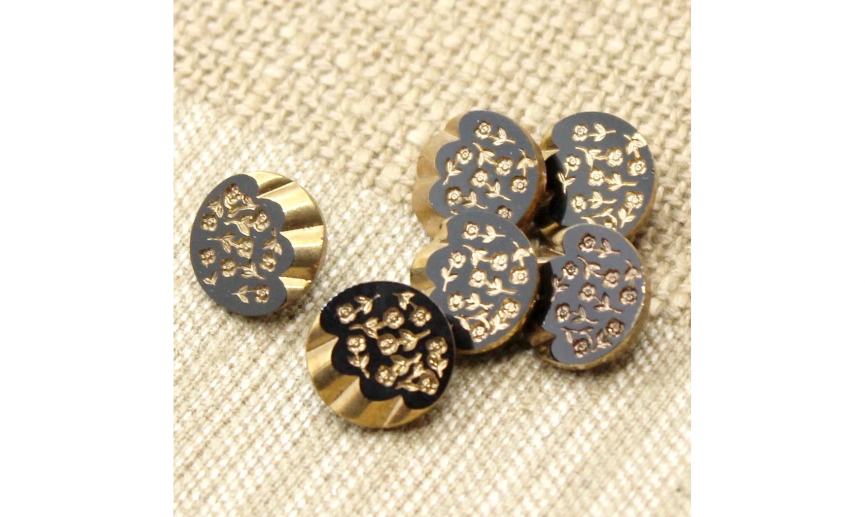 6 boutons / 13MM / Verre Noir "Fleurs"