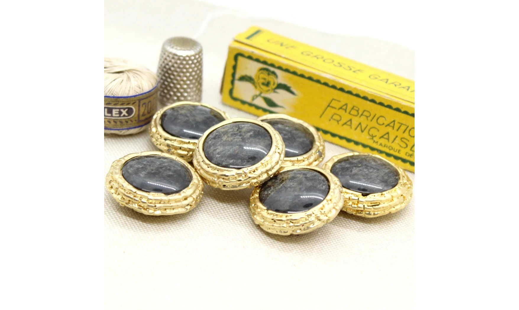 6 boutons / 27MM / Doré, cabochon