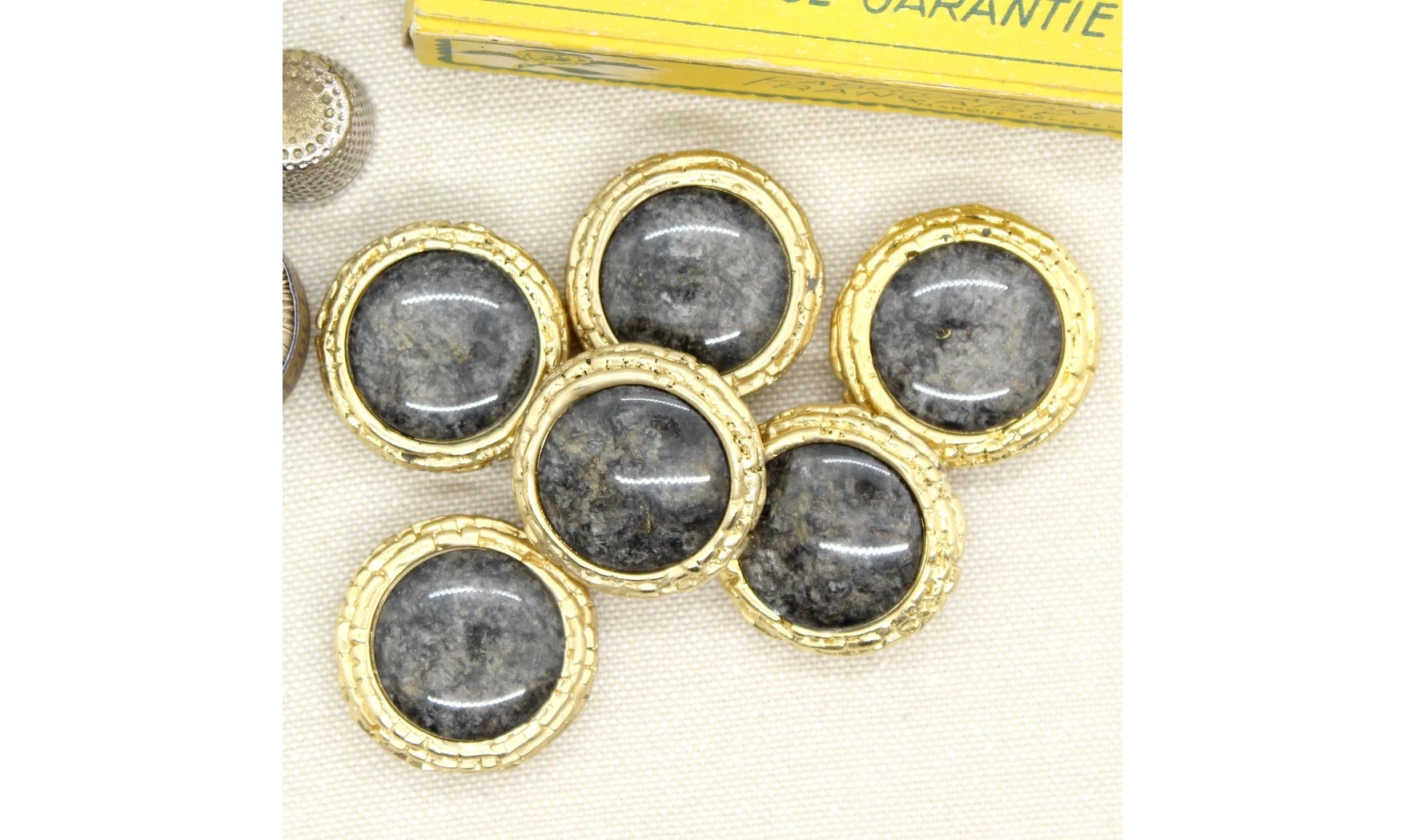 6 boutons / 27MM / Doré, cabochon