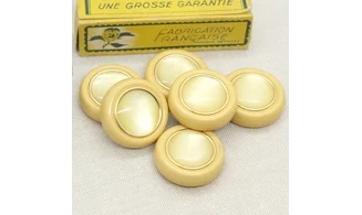 6 boutons / 31MM / Jaune tournesol