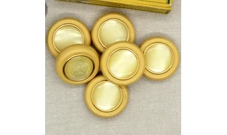 6 boutons / 31MM / Jaune tournesol