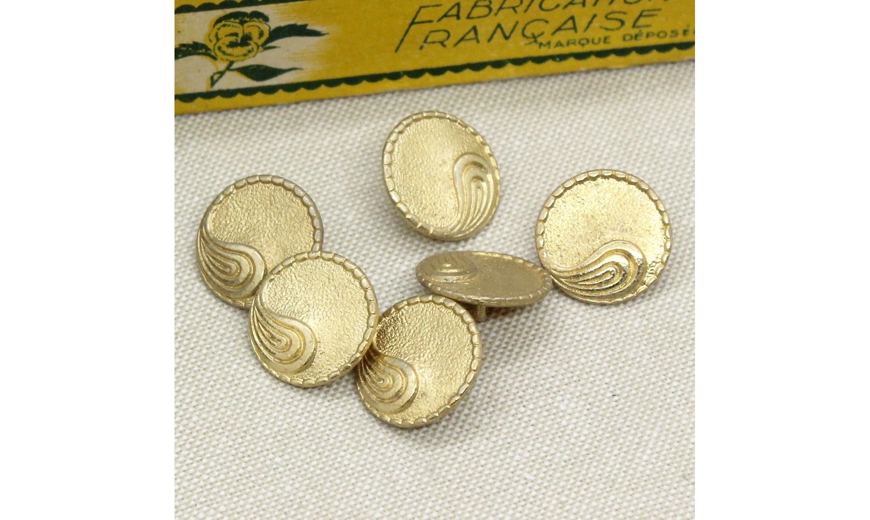 6 boutons / 17MM / Métal doré