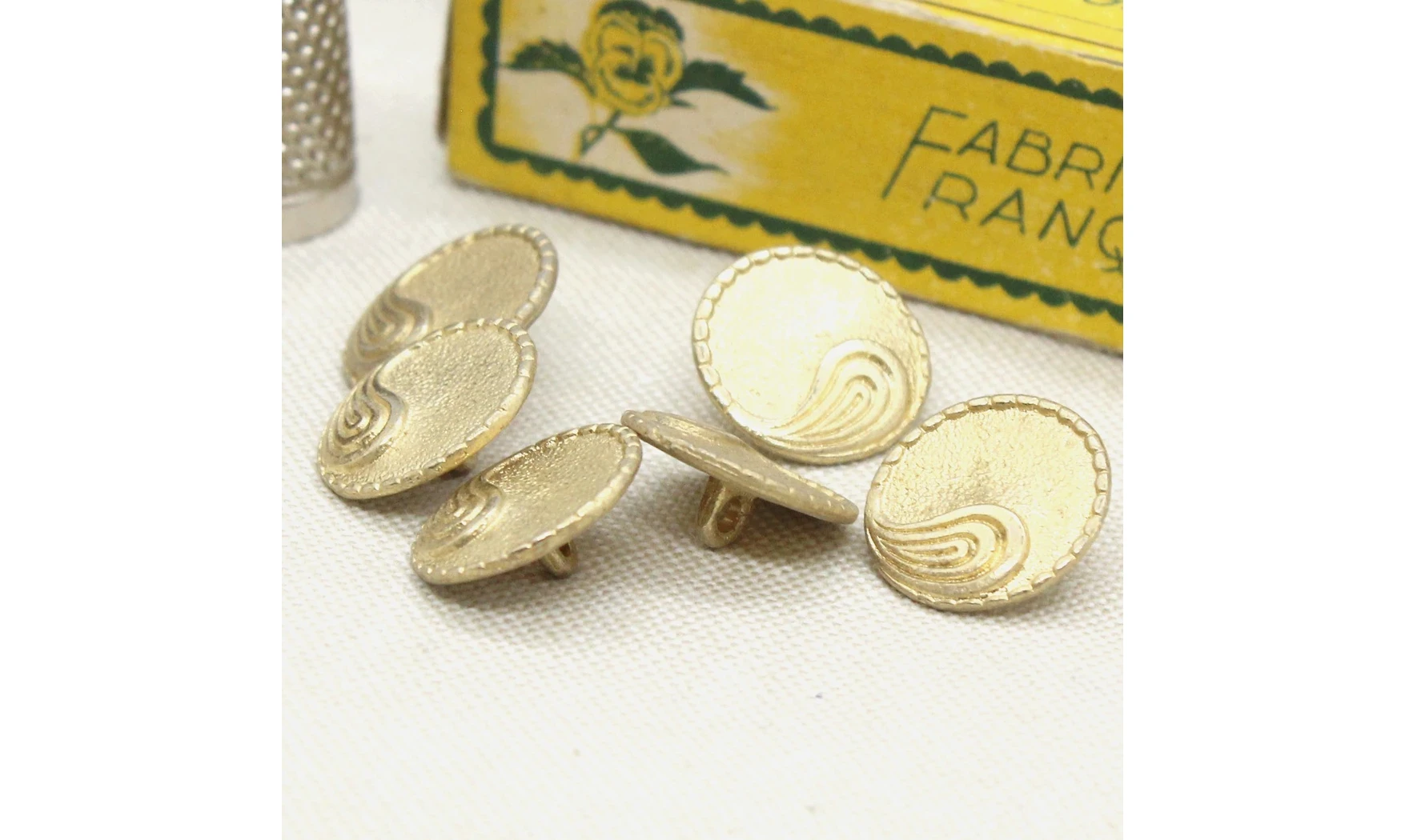 6 boutons / 17MM / Métal doré