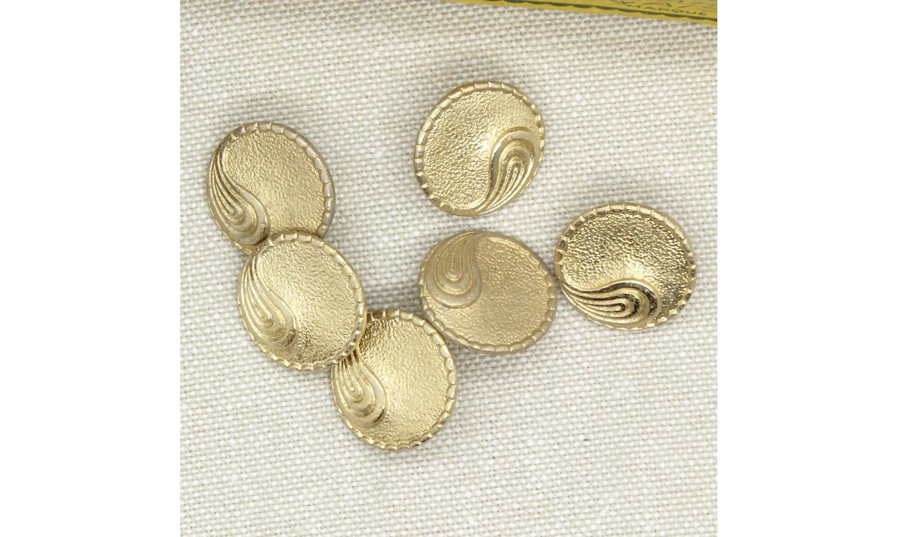 6 boutons / 17MM / Métal doré