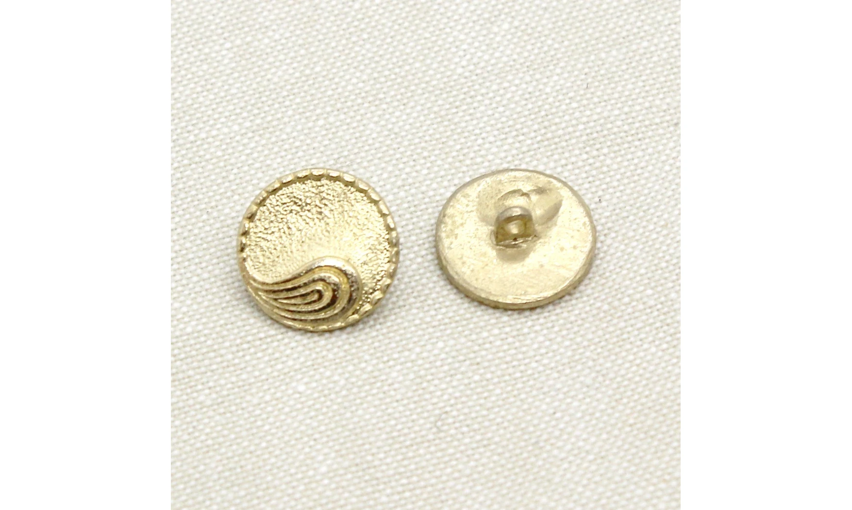 6 boutons / 17MM / Métal doré