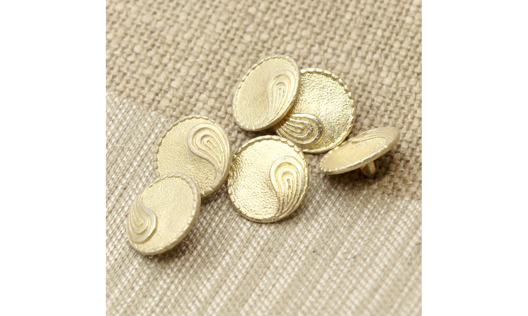 6 boutons / 17MM / Métal doré