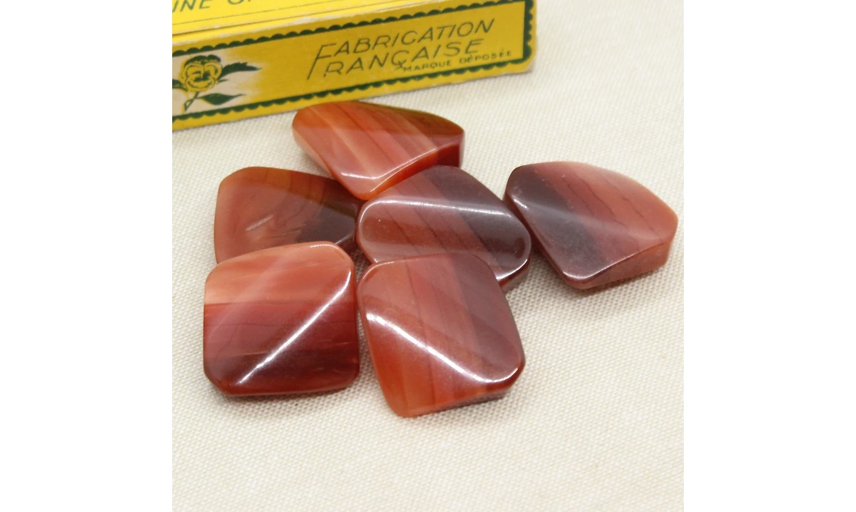 6 boutons / 26MM / Rectangle rouge