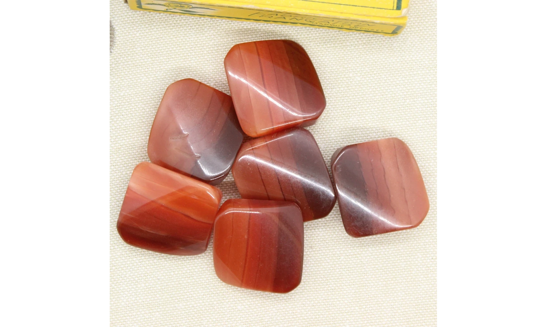 6 boutons / 26MM / Rectangle rouge