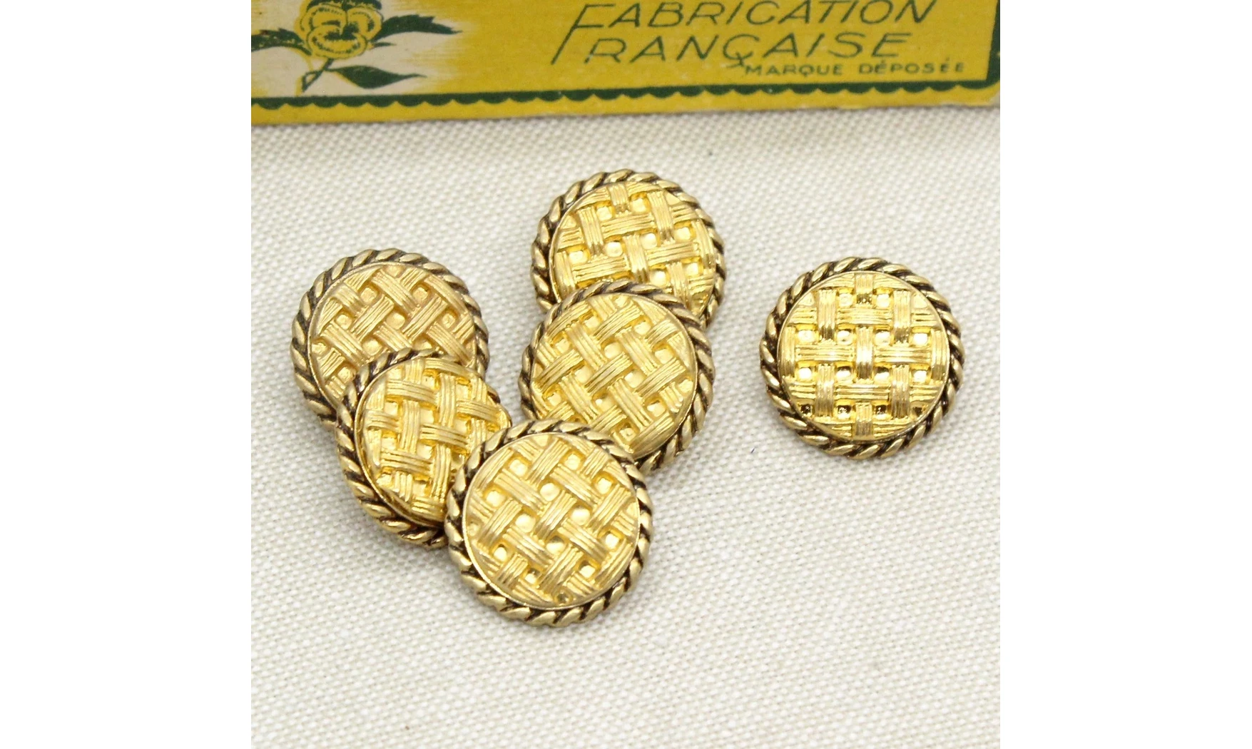 Vintage Button 040B