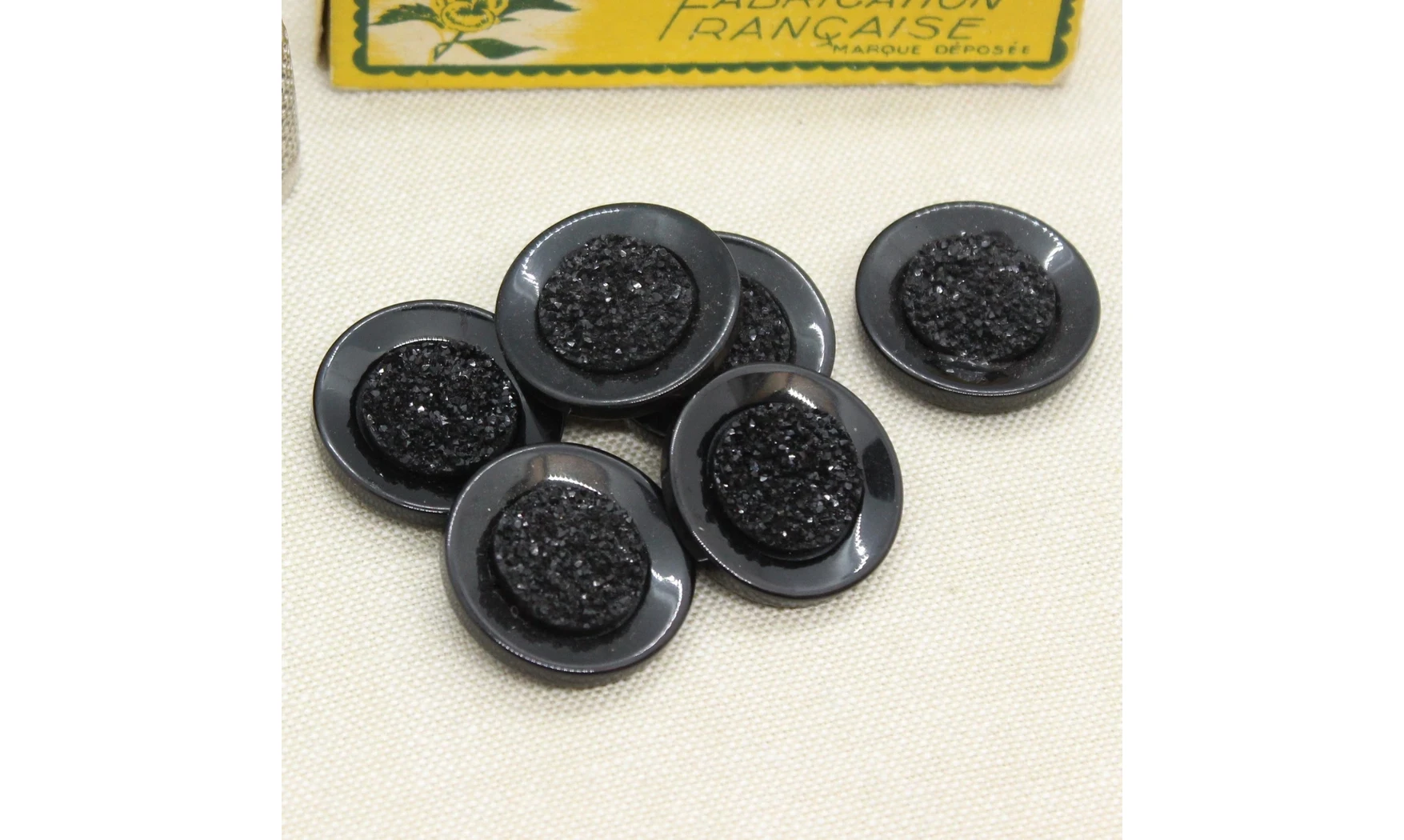 6 boutons / 25MM / Noir "Granité"