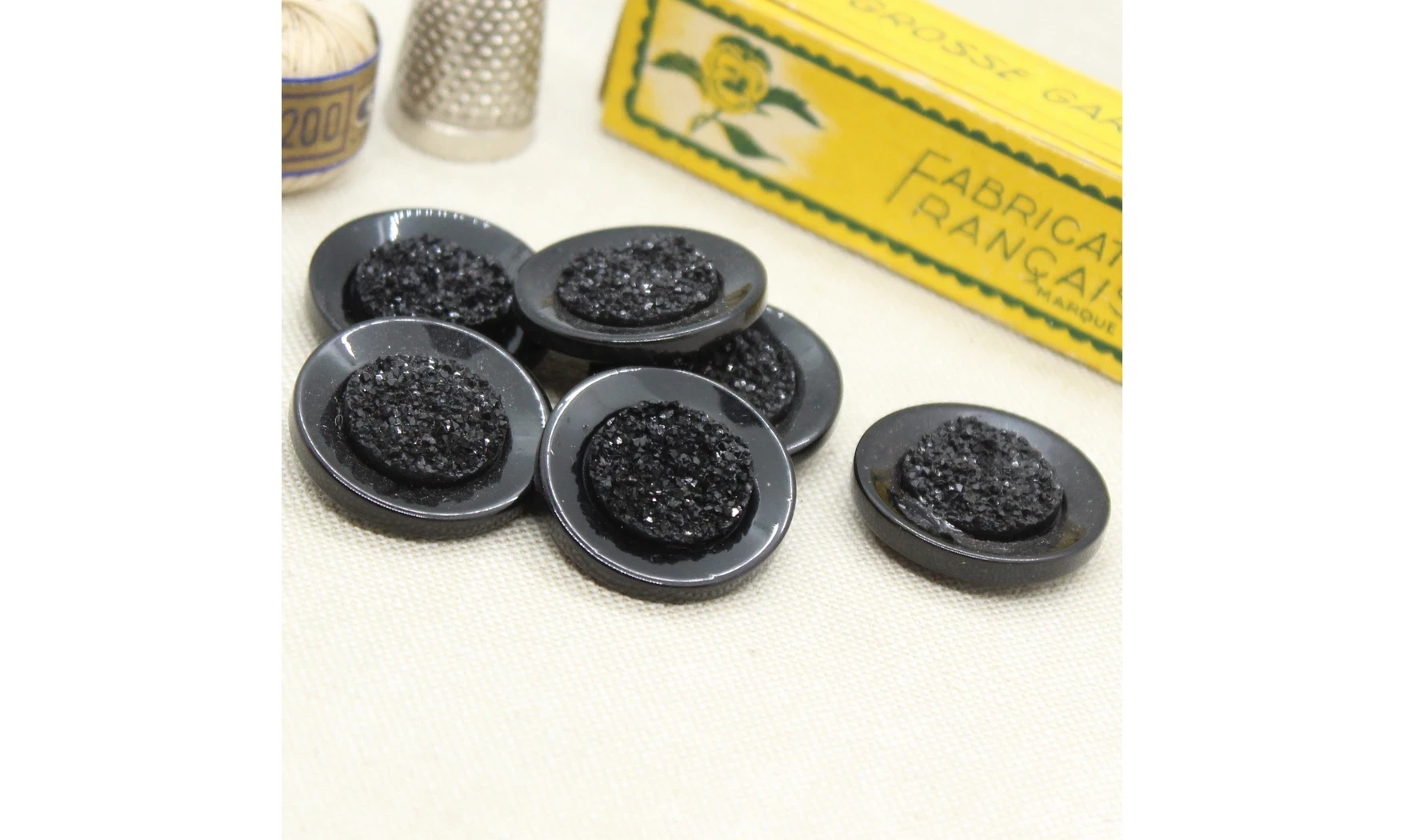 6 boutons / 25MM / Noir "Granité"