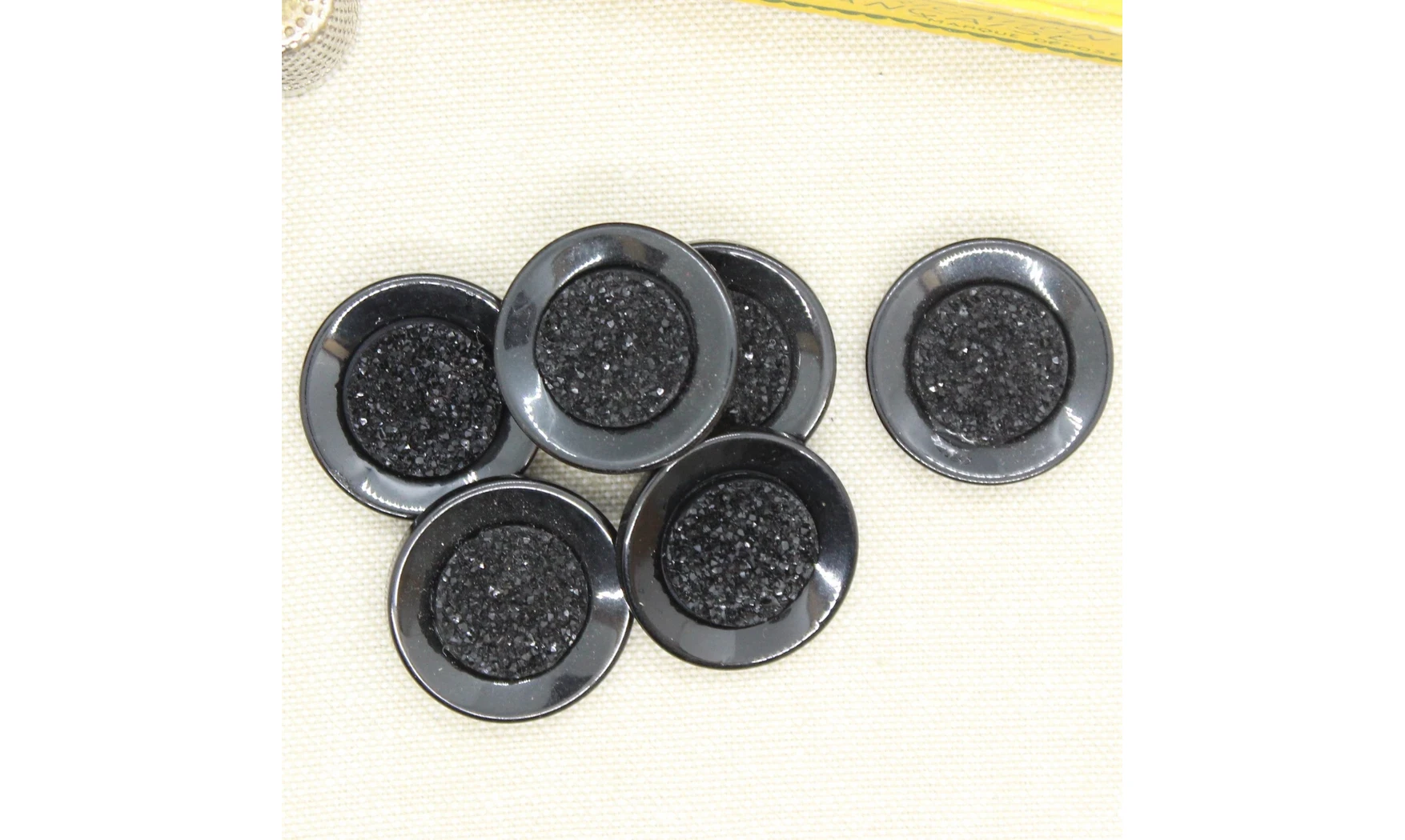 6 boutons / 25MM / Noir "Granité"