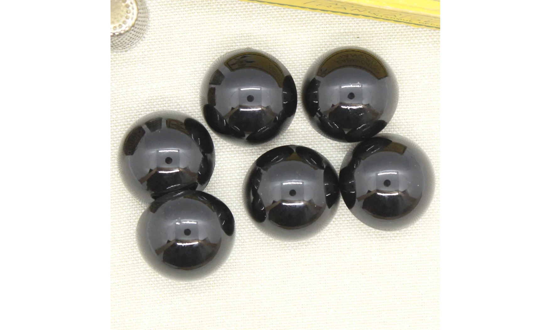 6 boutons / 25MM / Métal laque noire