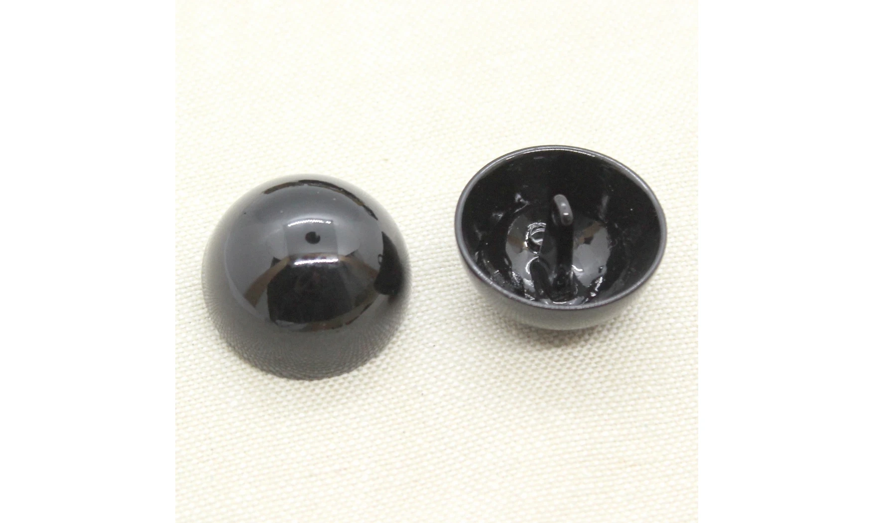 6 boutons / 25MM / Métal laque noire