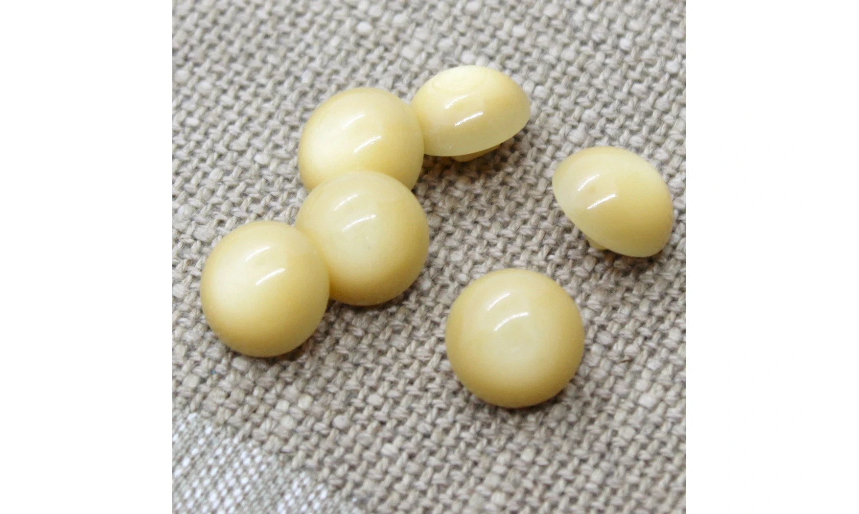 6 boutons / 14MM / Jaune Bombé