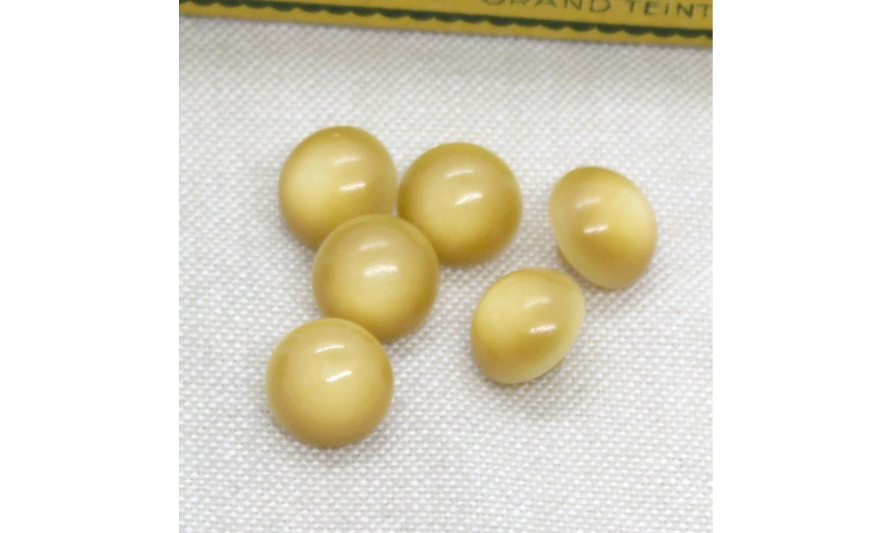 6 boutons / 12MM / Jaune Bombé