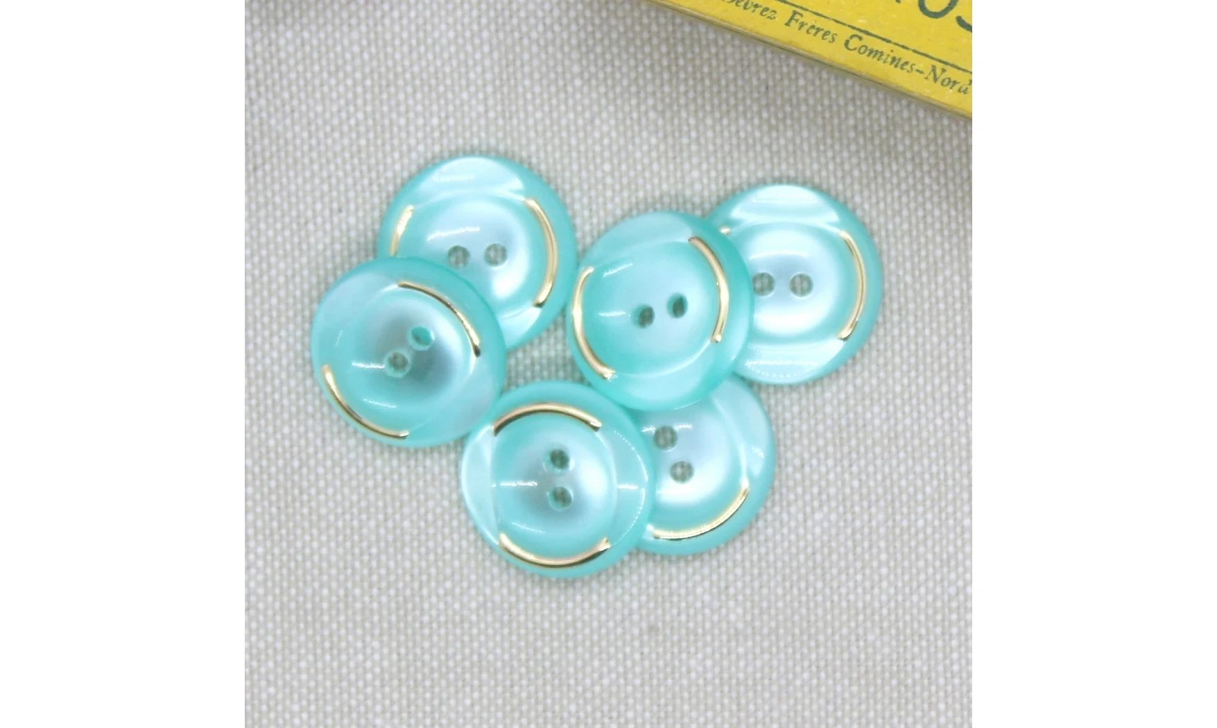 Vintage Button 093E