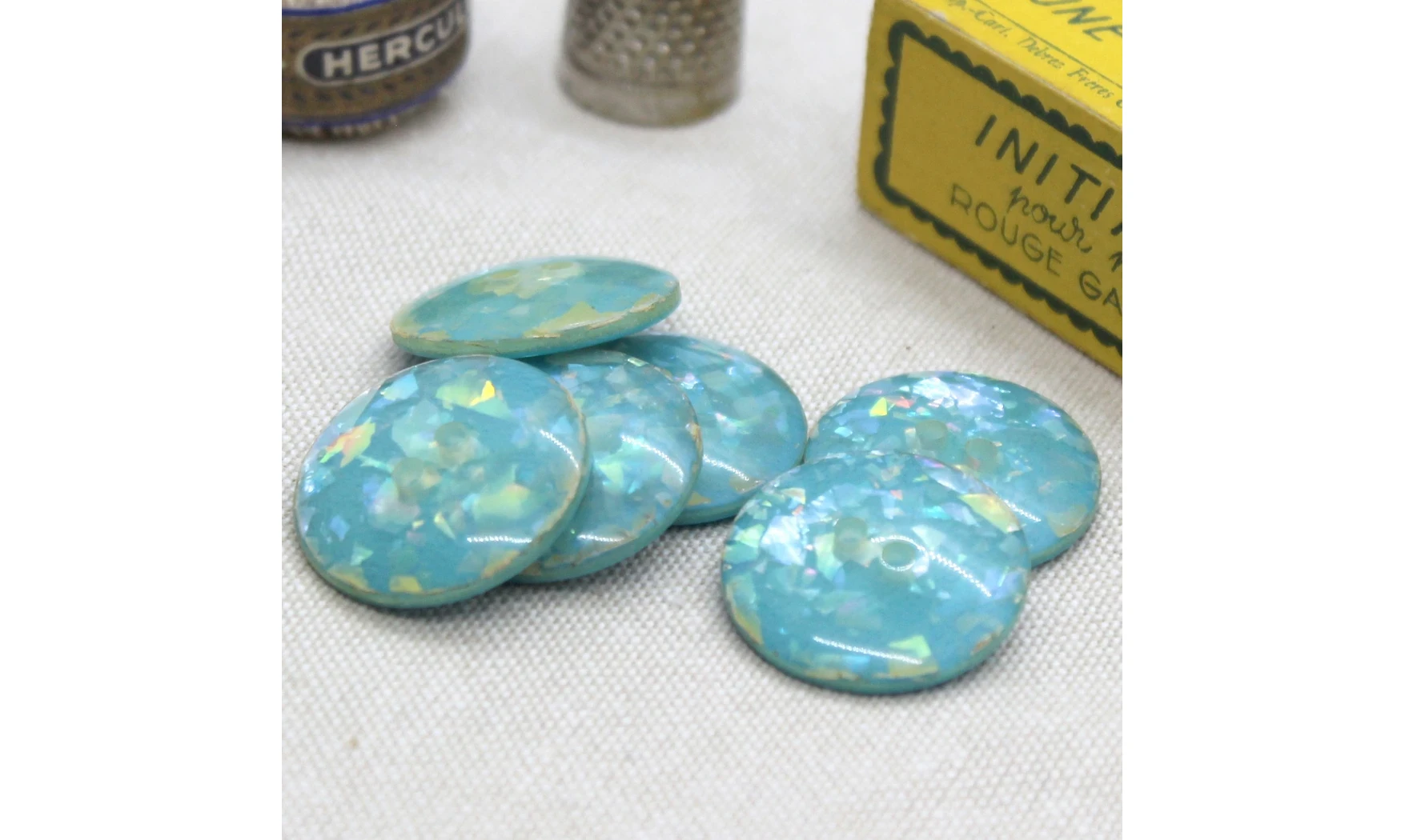 Vintage Button 071E