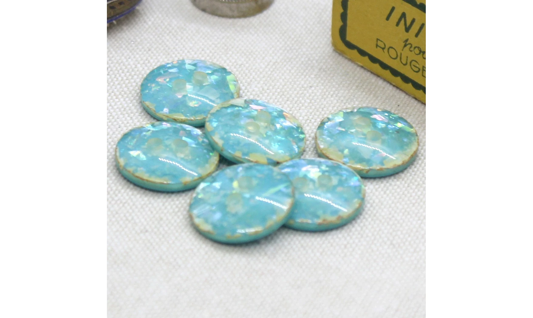 Vintage Button 072E