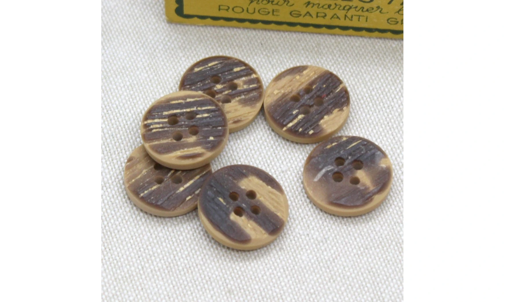 Vintage Button 073E