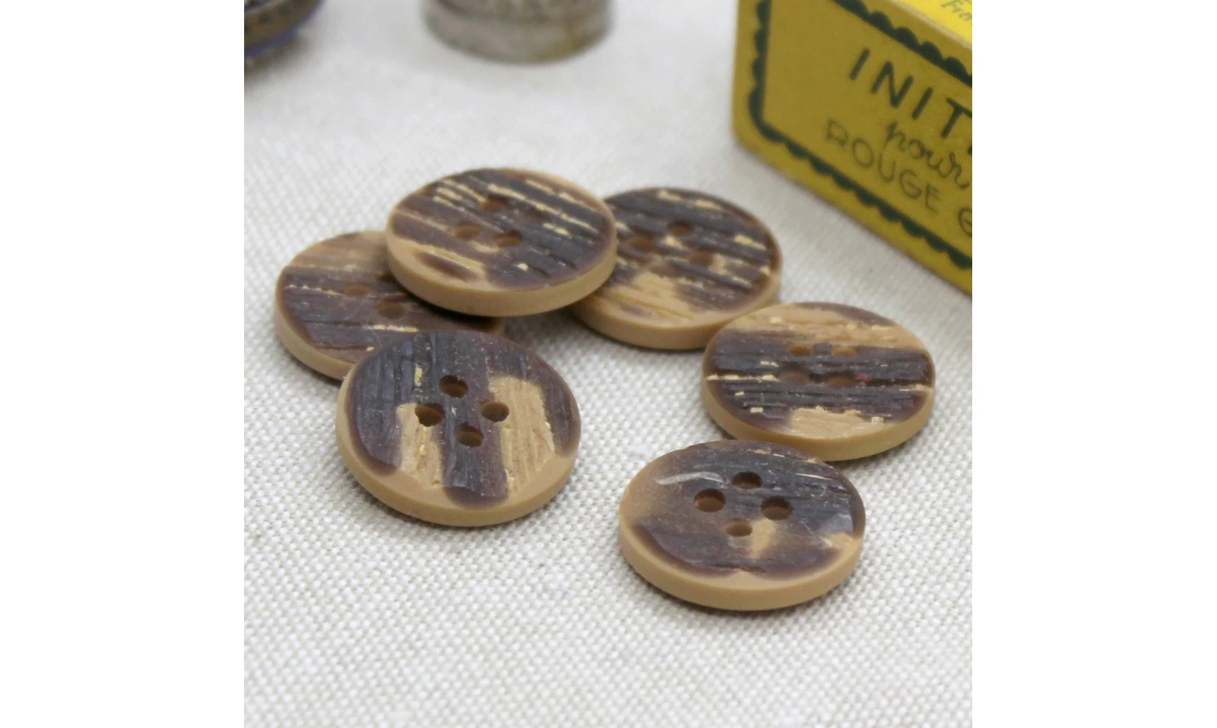 Vintage Button 073E