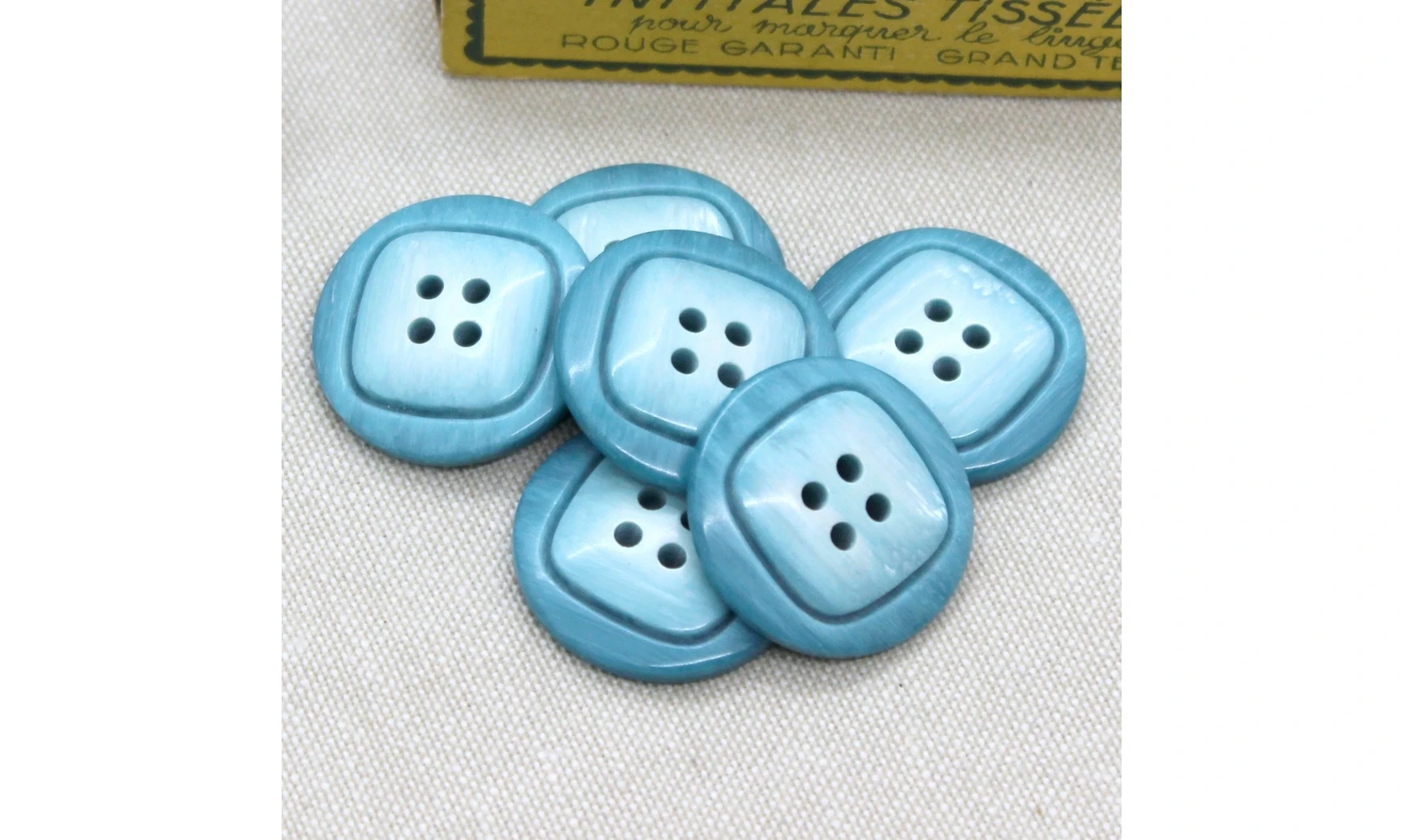 Vintage Button 079E