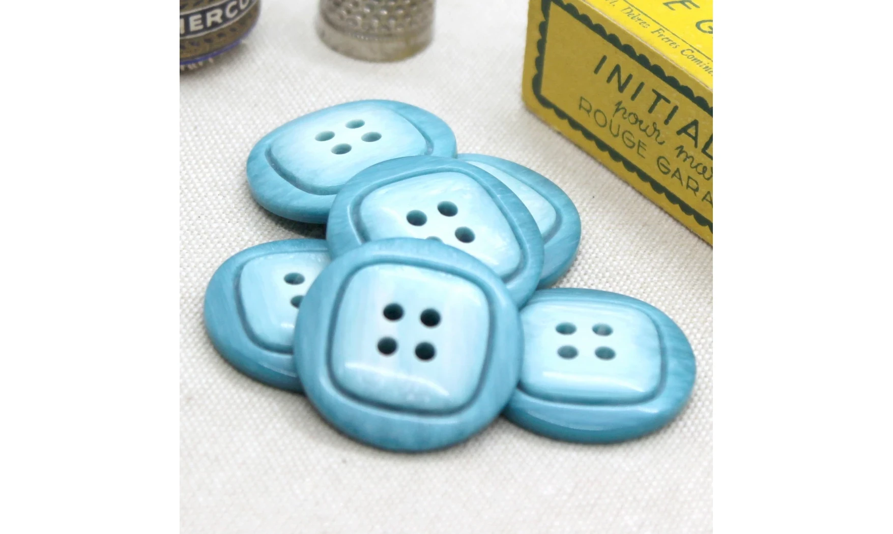 Vintage Button 079E