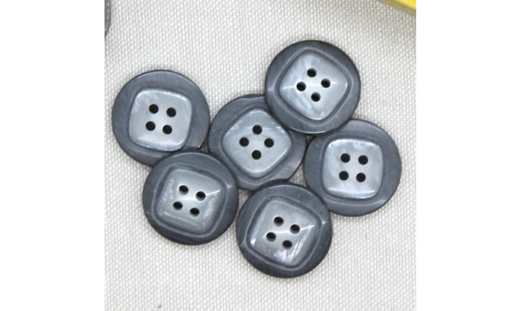 6 boutons / 22MM / Gris