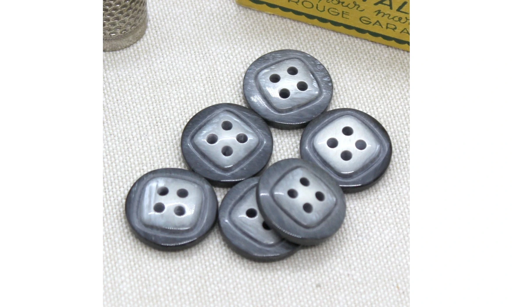 6 boutons / 18MM / Gris