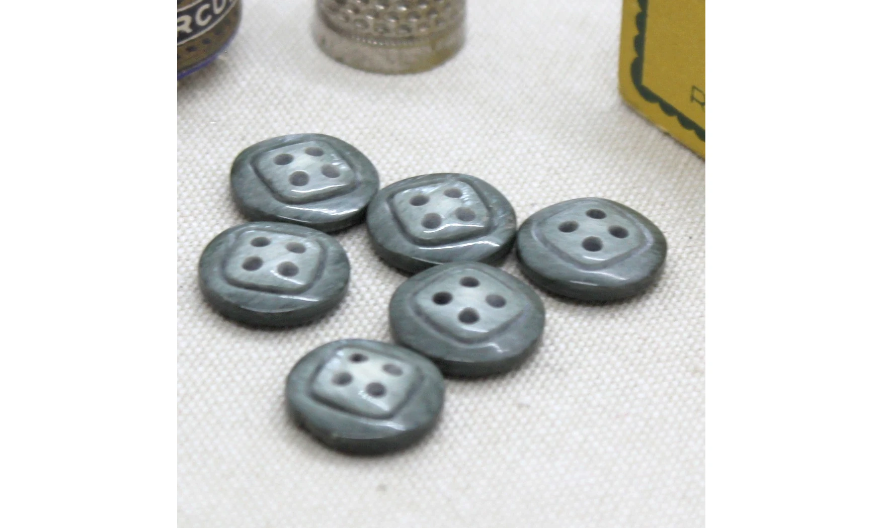 Vintage Button 087E
