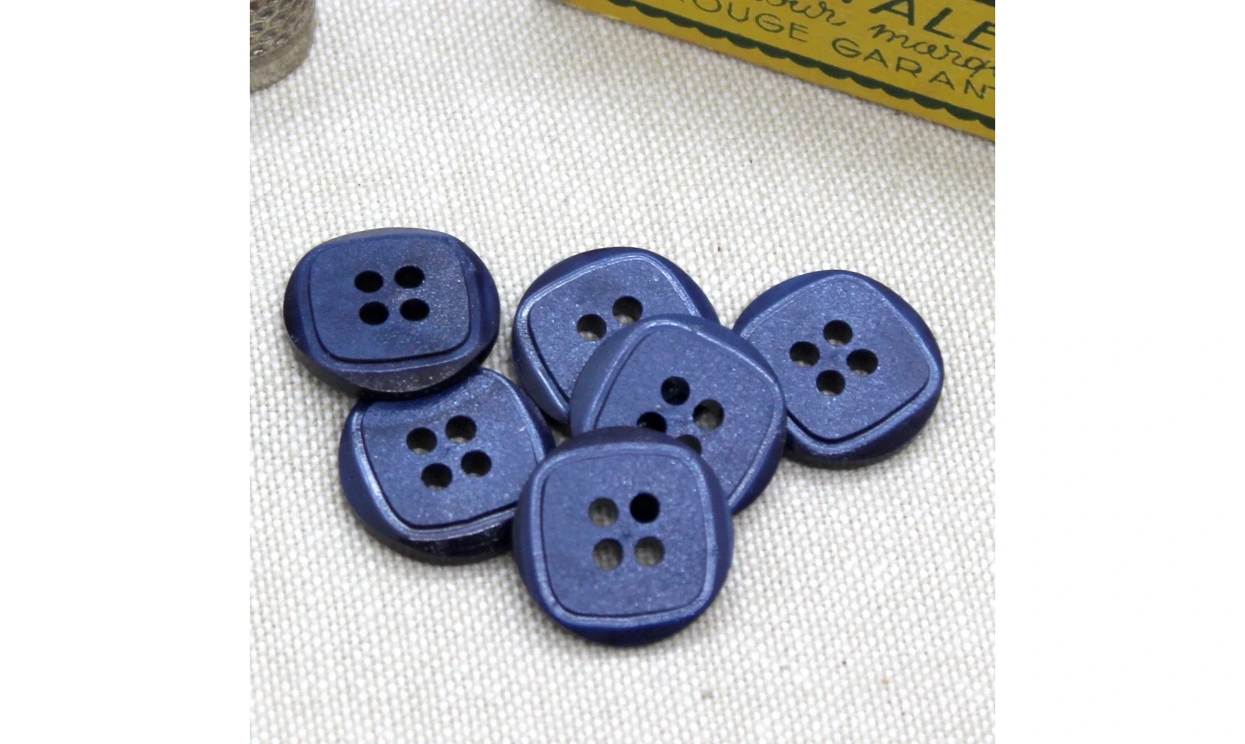 Vintage Button 092E