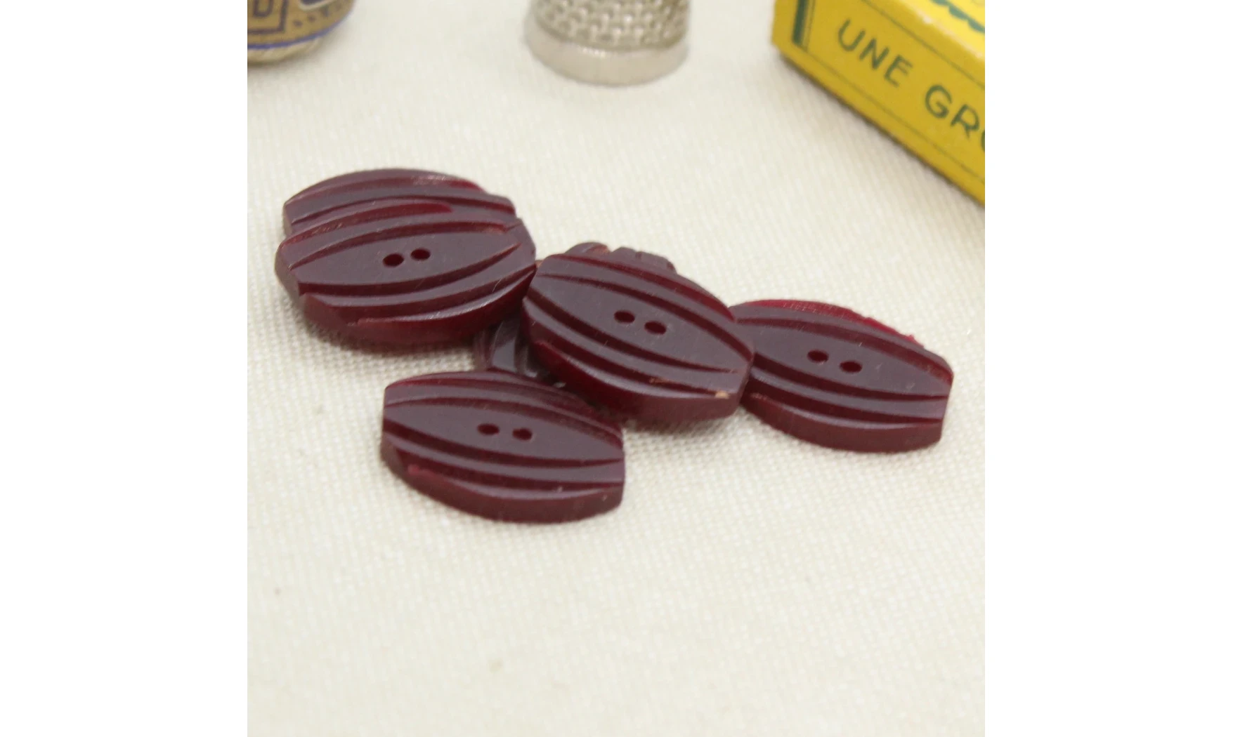 6 Boutons / 20MM / Ovoide, brun rouge