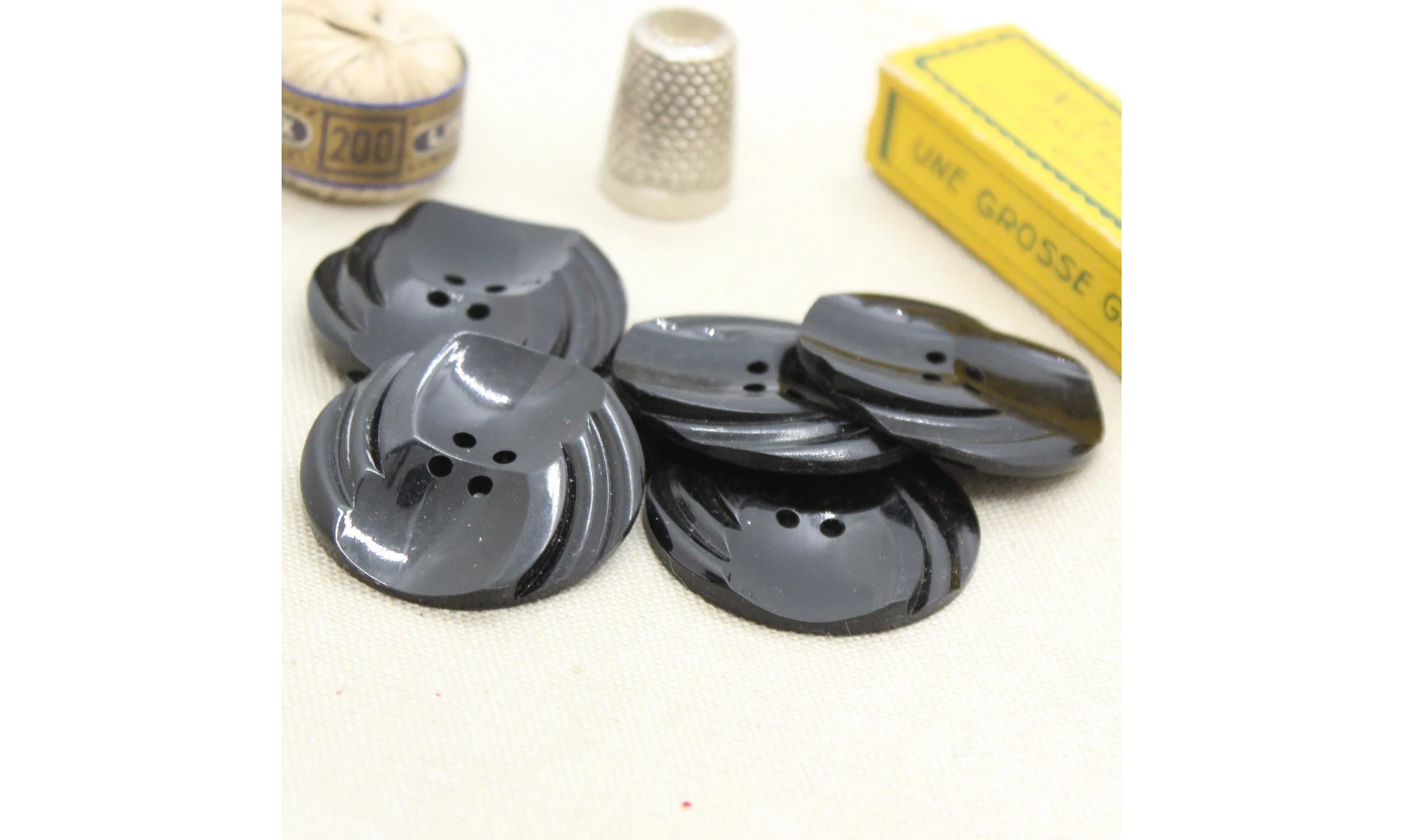 6 Boutons / 35MM / Noir