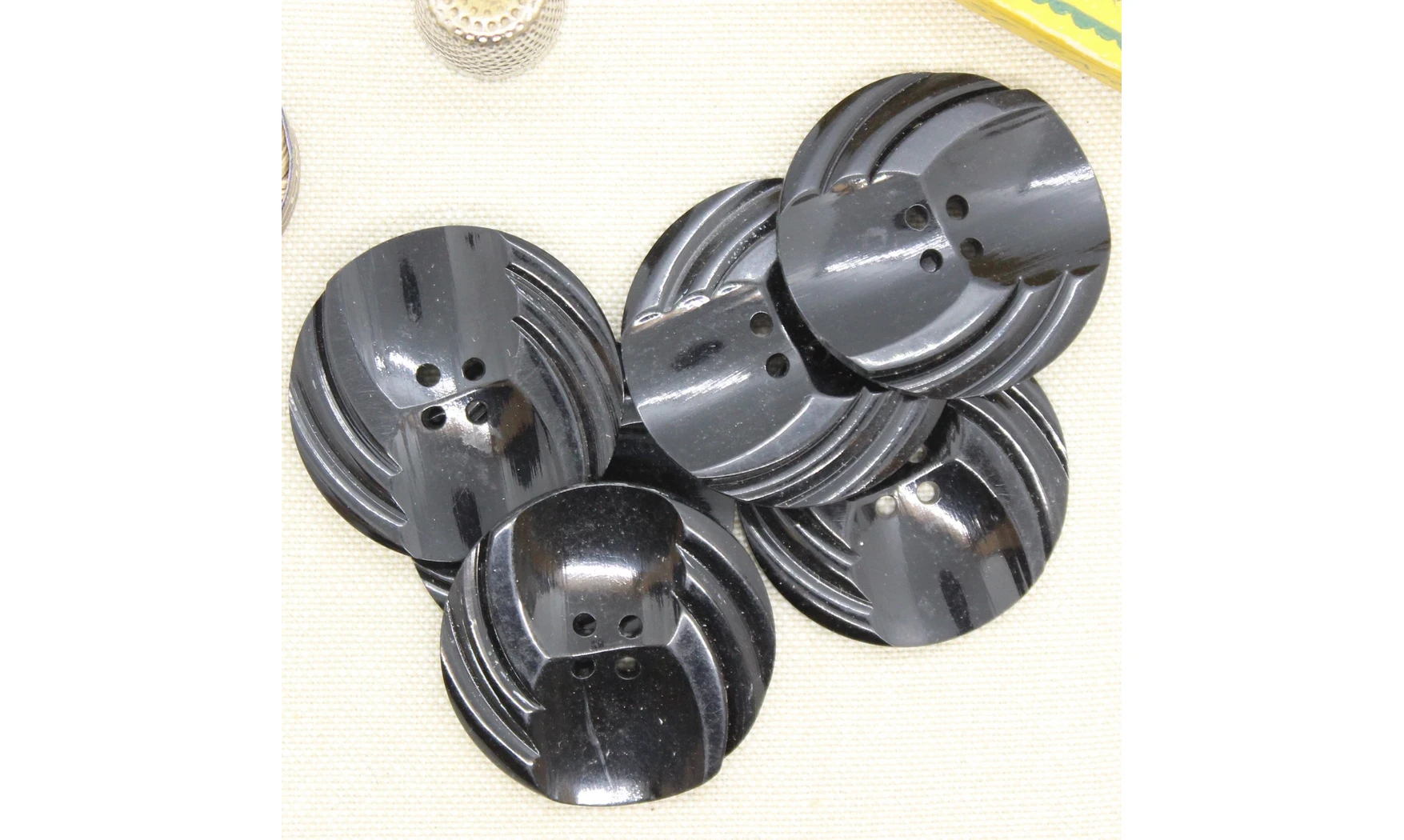 6 Boutons / 35MM / Noir